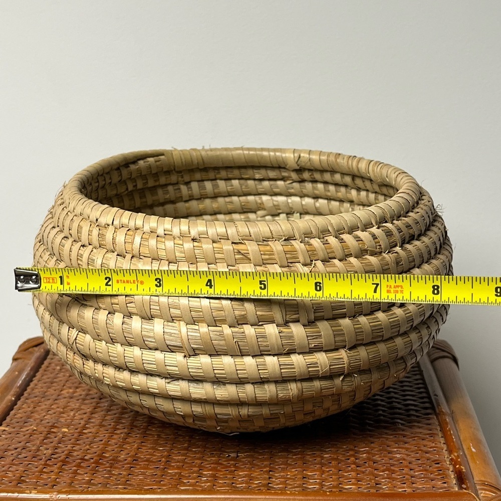 NEW PINE NEEDLE HAND WOVEN BASKET MADE IN GUATAMALA - Picture 6 of 7